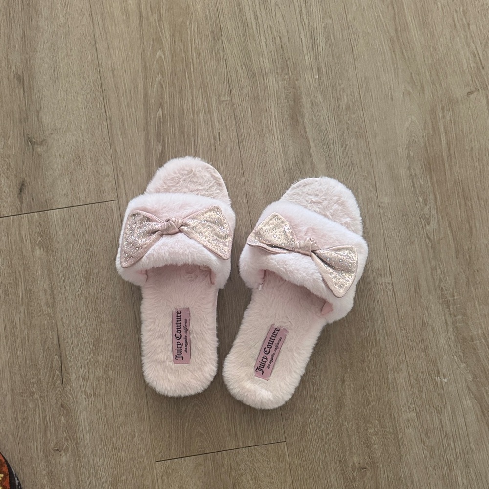 Juicy Couture Light Pink Slippers with Glitter Bow